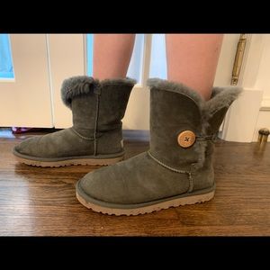 Women’s Ugg Australia Greenish-Gray Medium Boot